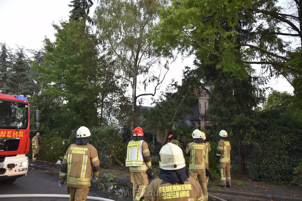 Grossfeuer Einfamilienhaus Siegburg Muehlengrabenstr P0850.JPG - Miklos Laubert